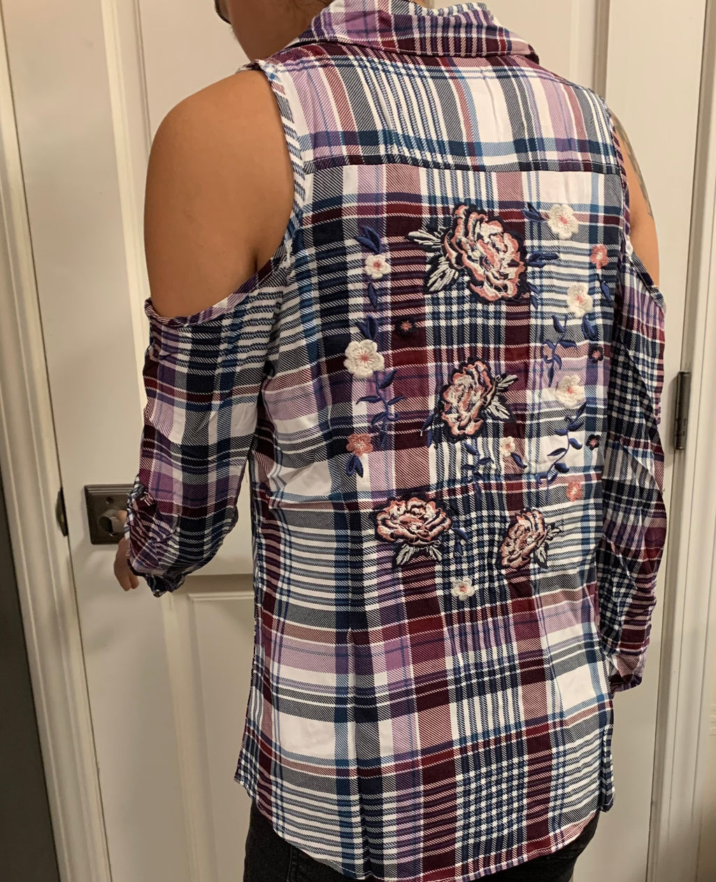 Women’s Sleeveless Collared Floral Back Plaid Top