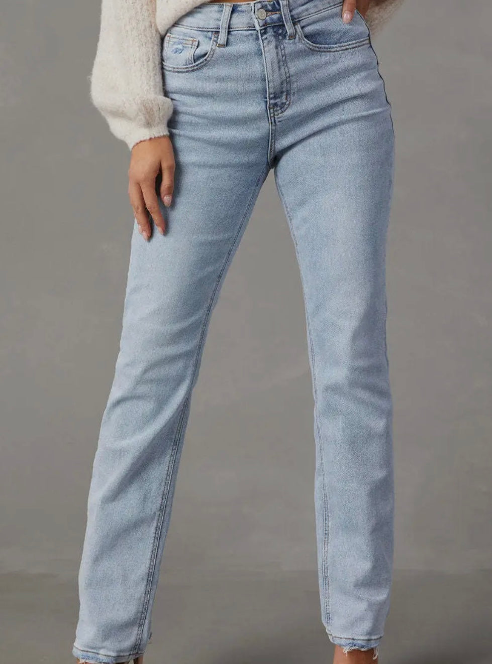 Women’s High-Waisted Jeans and Straight-Leg Trousers