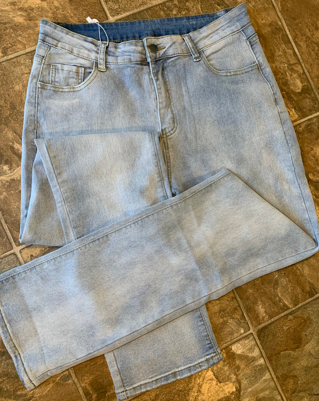 Women’s High-Waisted Jeans and Straight-Leg Trousers