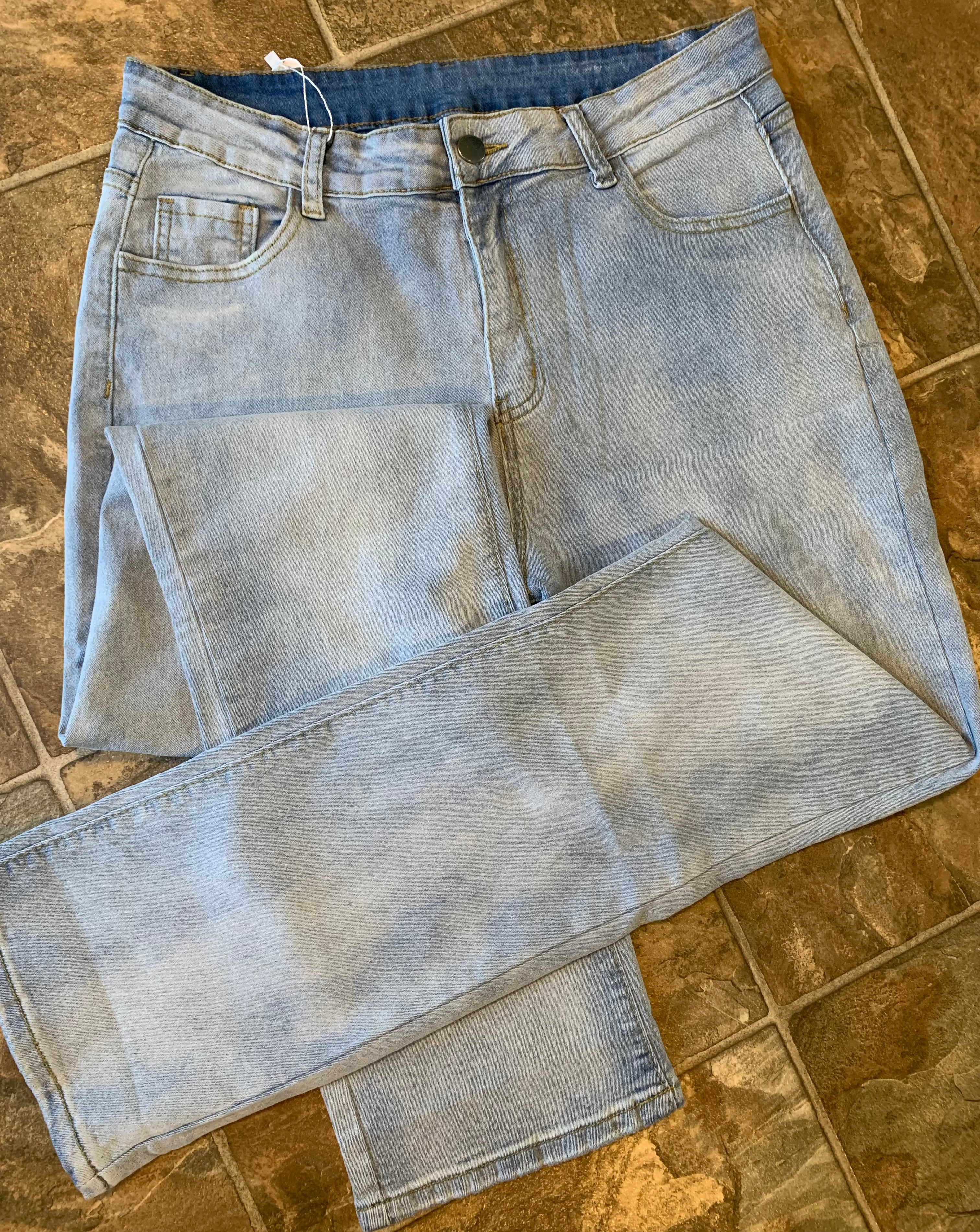 Women’s High-Waisted Jeans and Straight-Leg Trousers