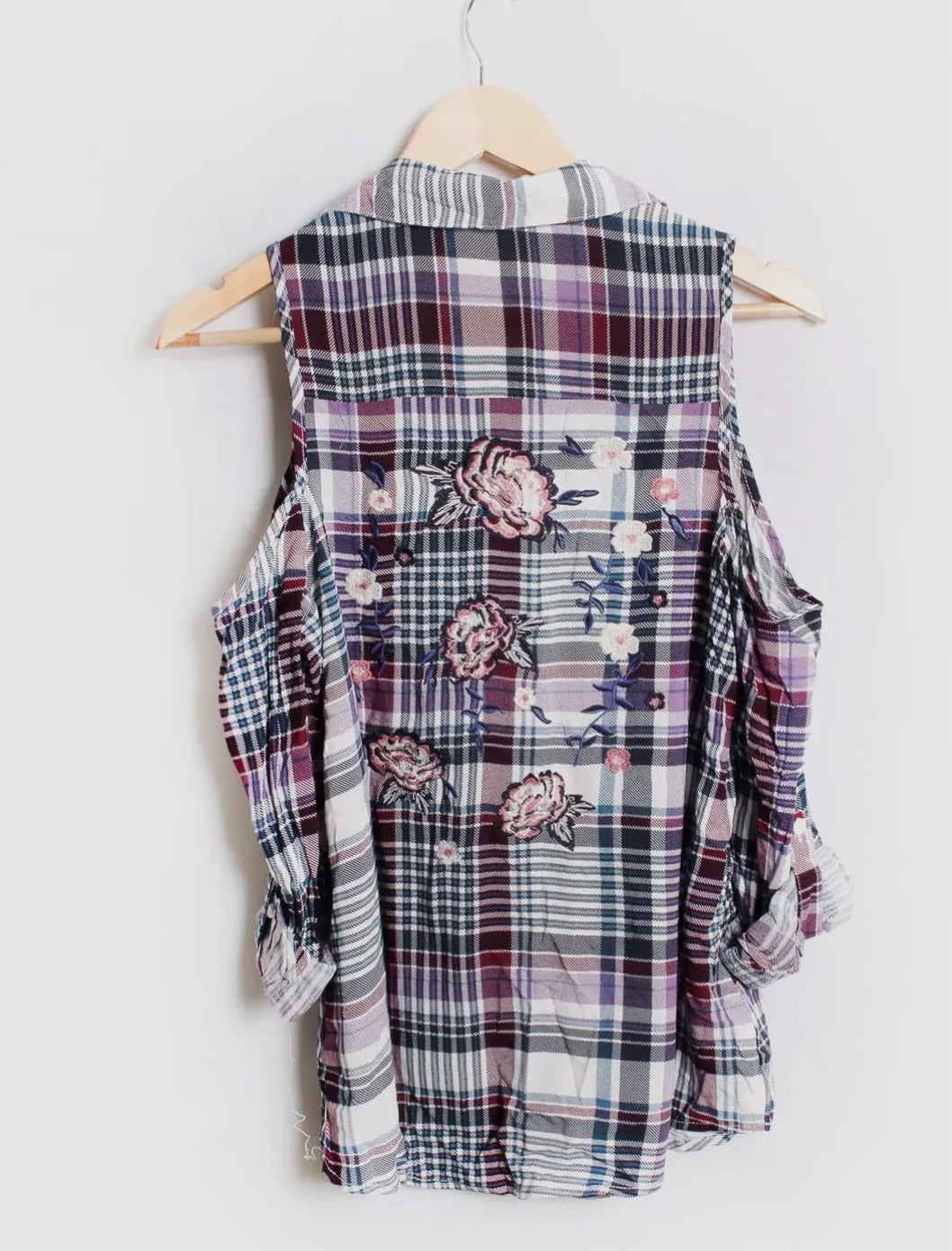 Women’s Sleeveless Collared Floral Back Plaid Top